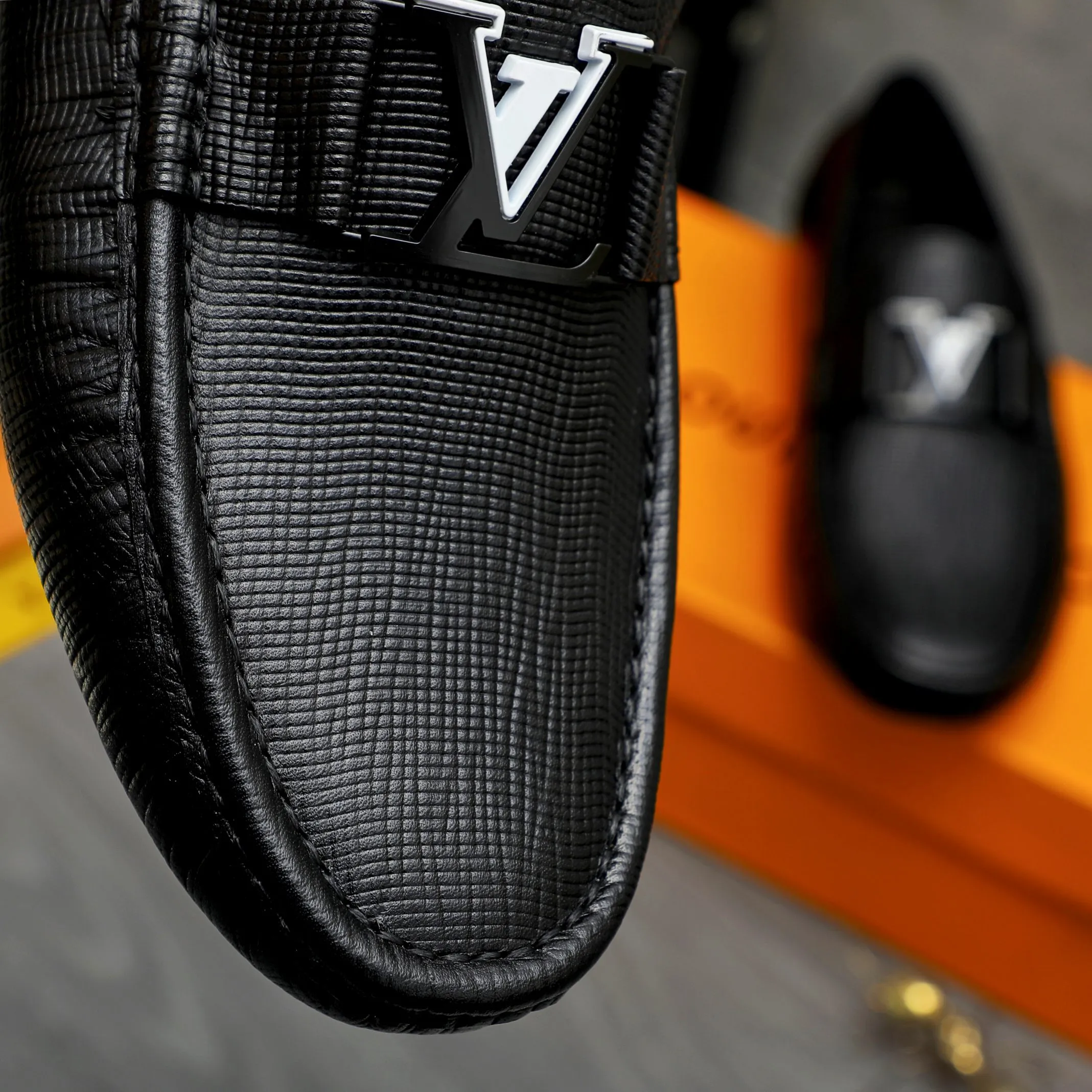 Men's shoes 💰p420 Product trademark: LV "Louis Vuitton" casual slip-on men's shoes Regular size: 38-44 Product materials: Selected vertical grain cowhide upper, sheepskin lining, original rubber outsole